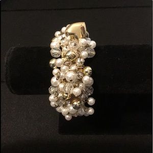 Pearl Bracelet w Gold Tone Beads, Hearts, Stars